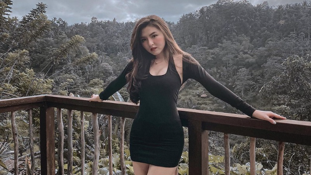 Ruth Stefanie: Jejak Digital Selebgram Surabaya yang Memikat Dunia Maya